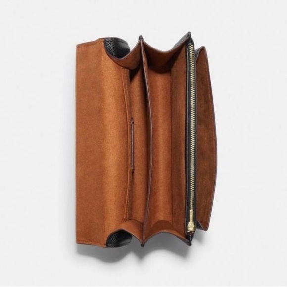 🌸NEW 🍓 COACH KLARE CROSSBODY WITH STRAWBERRY 🍓 WITH TAGS. - Picture 8 of 15